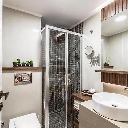 Sherry Karakoey Hotel 2*