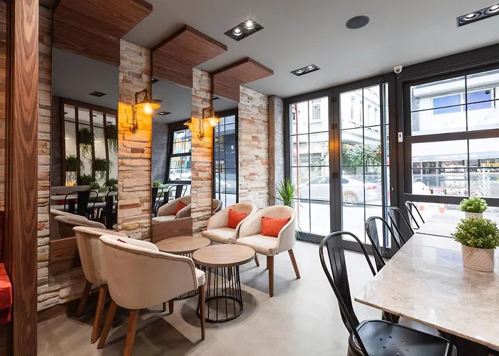 Sherry Karakoey Hotel 2*