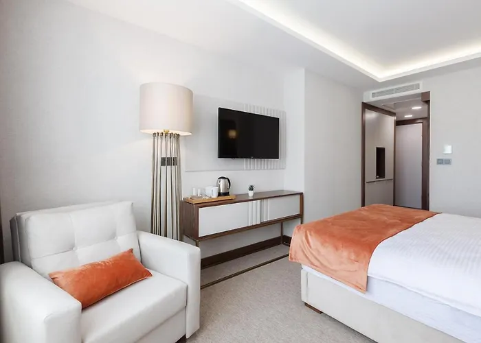 Sherry Karakoey Hotel 2*